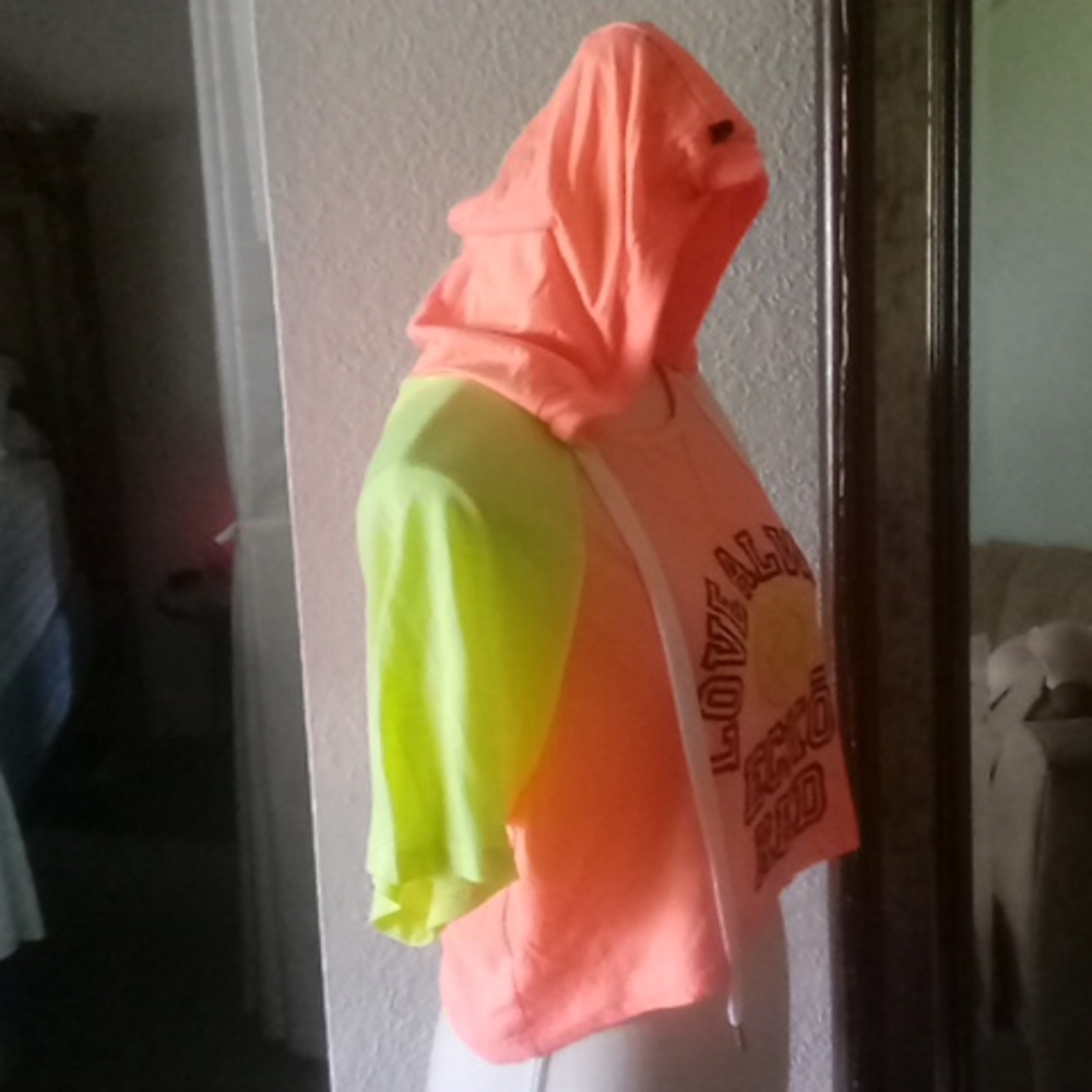 Clothes - Picture 2 of 4